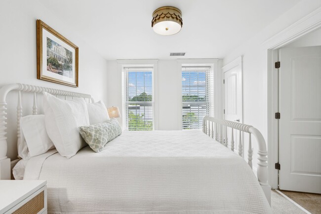 Building Photo - Fully Furnished 2BR Condo with Designer Touches in Shelmore Village