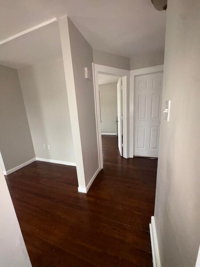 Building Photo - 28 Beechwood Pl