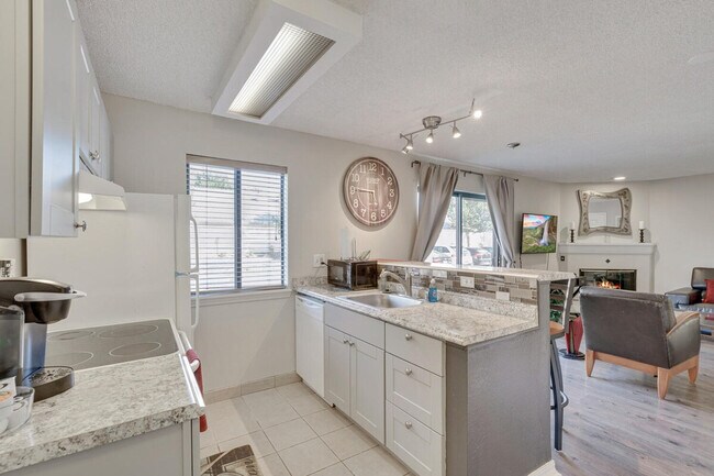 Building Photo - 6380 S Boston St