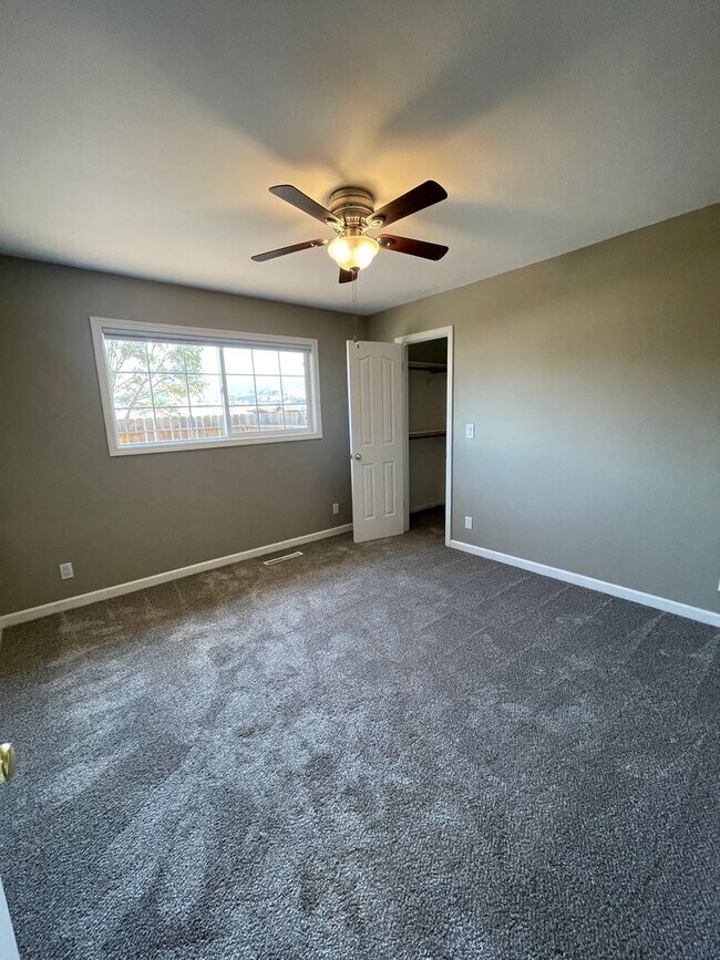 Building Photo - 1570 Camille Ct