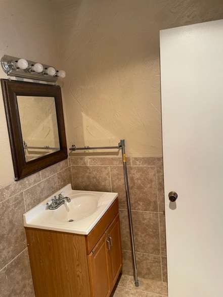 Building Photo - 28 W Creek Ln