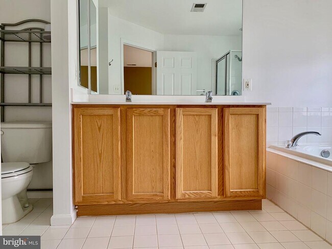 Building Photo - 8108 Horseshoe Cottage Cir
