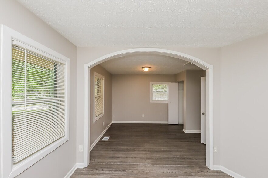 Building Photo - 2870 Valley Brook Dr SW