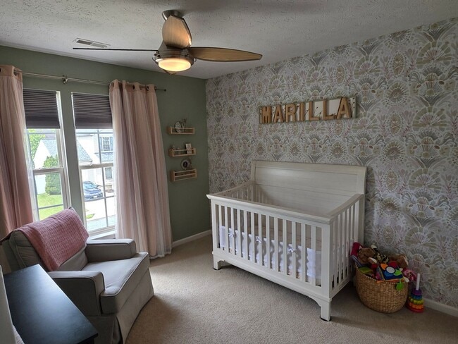 Building Photo - Spacious Single Family Home in Edgewood