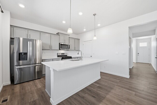 Building Photo - $2,695.95- 3 bed, 2.5 bath Home in Monument with Central AC and 2 Car Garage!