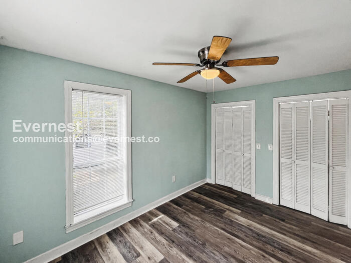 Building Photo - 810 Madison St