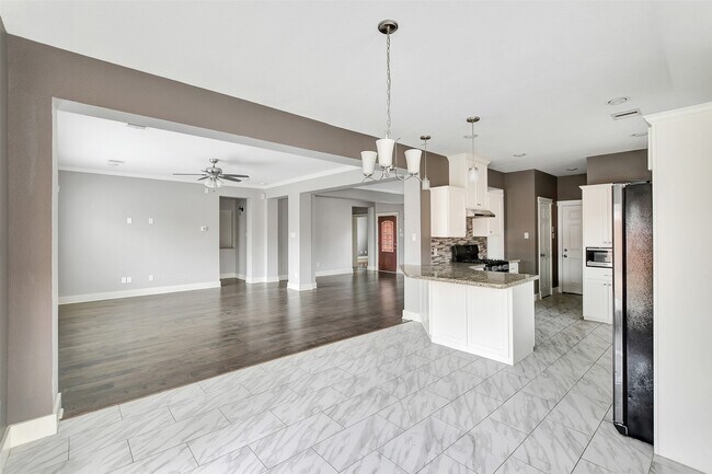 Building Photo - 315 Tilden Dr