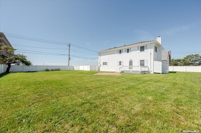 Building Photo - 2000 Ocean Blvd