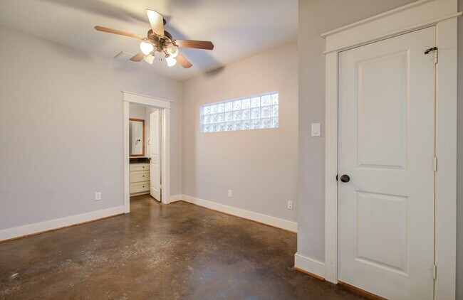 Building Photo - 517 Fowler St
