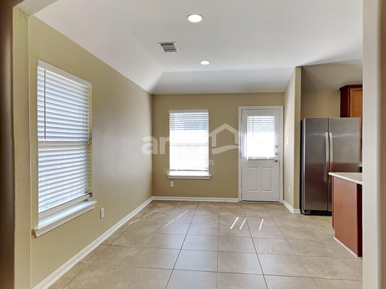 Building Photo - 5318 Rio Dr