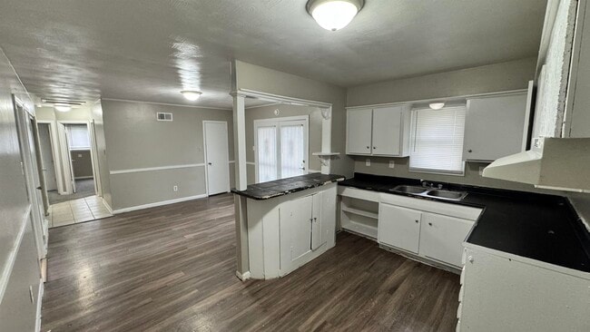 Building Photo - 4748 Scottsdale Ave