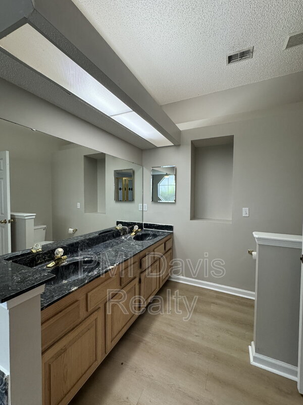 Building Photo - 9092 Camshire Dr
