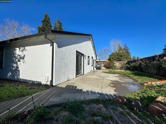 Building Photo - 1013 Cinnabar Way