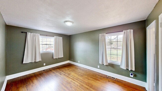 Building Photo - 6821 View Way Dr