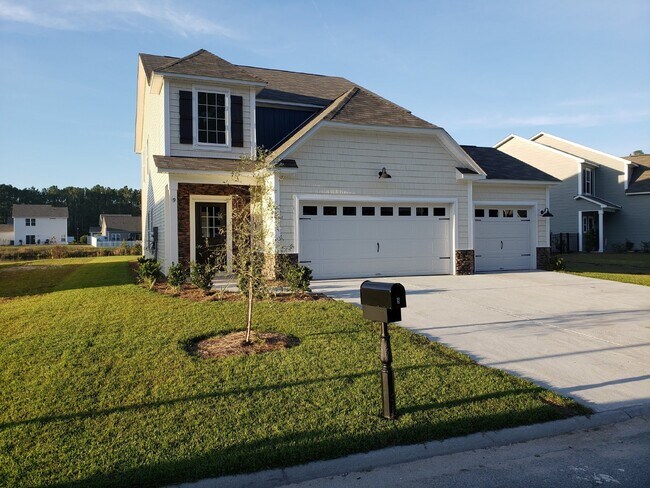 Building Photo - Three-Bedroom Home for Rent in New Riverside!