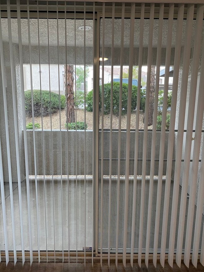 Building Photo - AMERICANA Property Mgmt - 3 beds Condo in ...