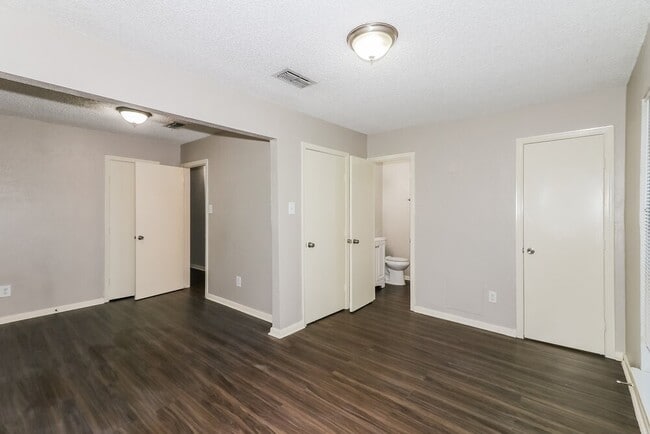 Building Photo - 7218 Wren Cir