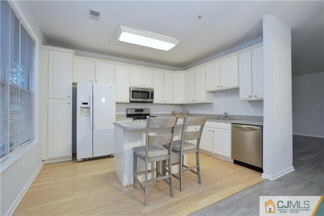Building Photo - 636 St Andrews Pl