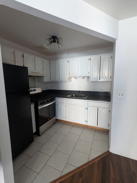 Kitchen - 2028 Bergen St