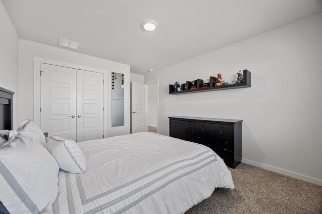 Building Photo - 432 Tinto St