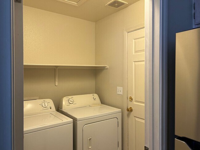 Building Photo - Charming 3-Bedroom Single-Story Corner Home in Northwest Las Vegas For Rent!