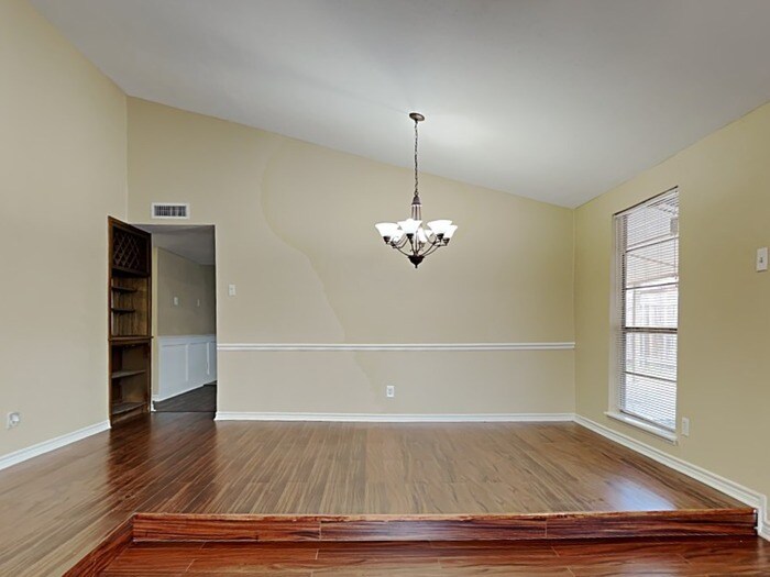 Building Photo - 1517 Camelia Dr