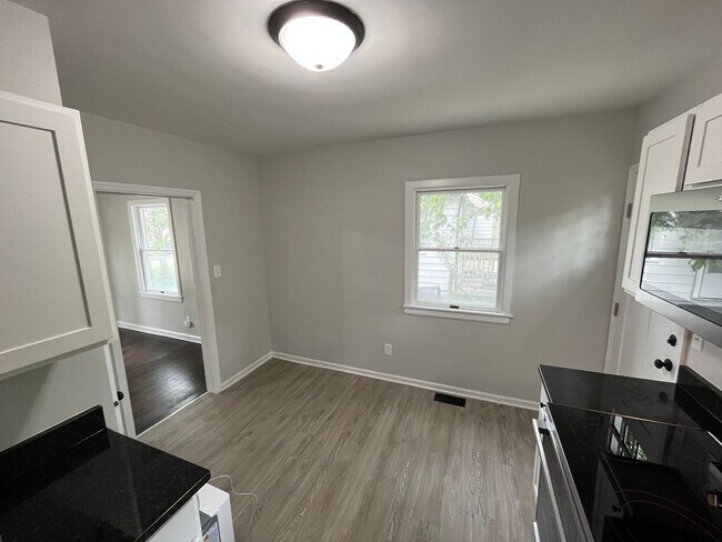 Building Photo - **REMODELED 2-BEDROOM HOUSE IN NORTH COLUMBUS!!**