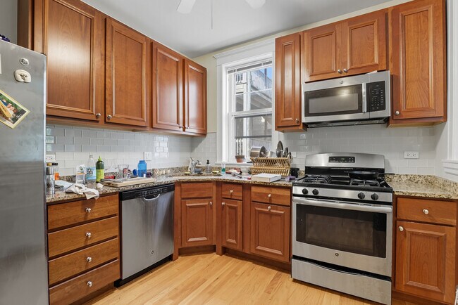 Building Photo - 935 Judson Ave