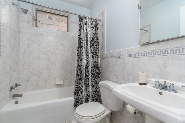 Building Photo - 2633 Adams Mill Rd NW