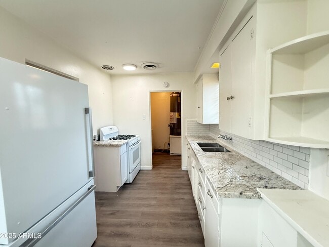 Building Photo - 58 W Encanto Blvd