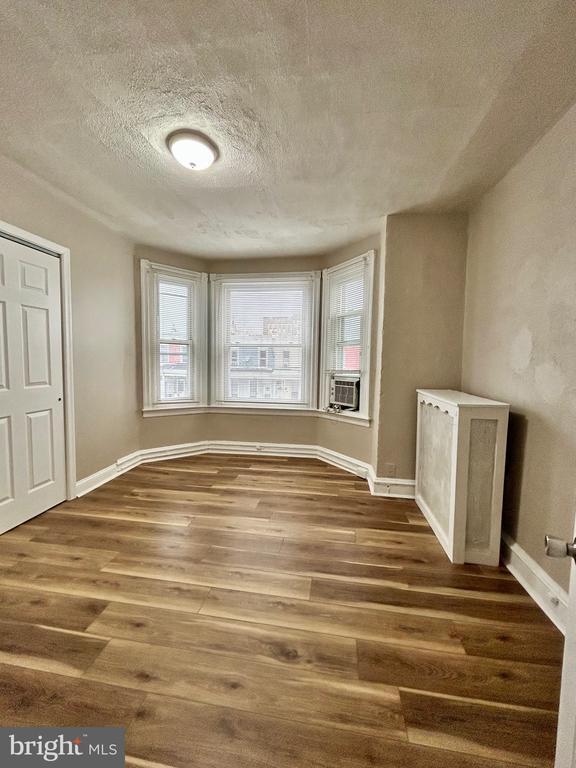 Building Photo - 306 Lindley Ave