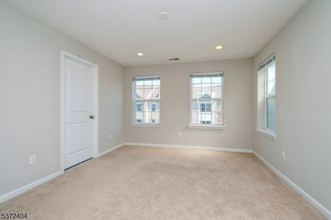 Building Photo - 1601 Hights Farm Rd S