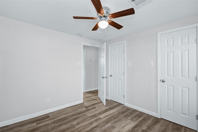 Building Photo - 207 E Bernard St