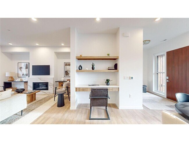 Building Photo - 4 West Dr