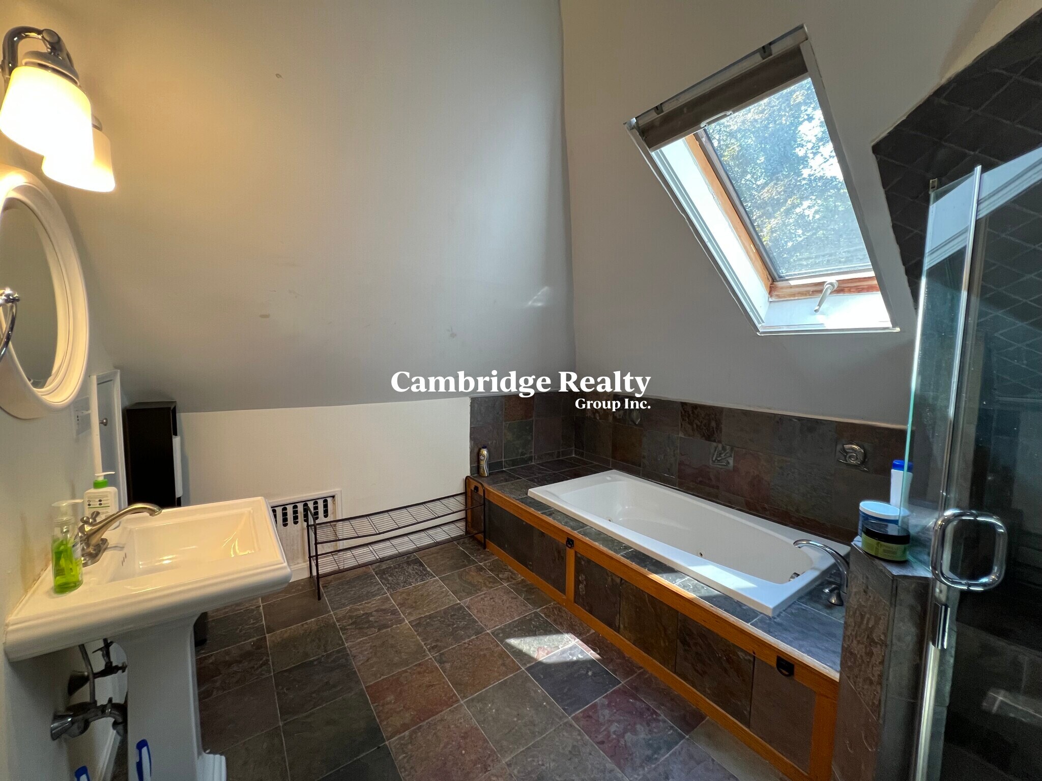 Building Photo - 88 Fellsway E