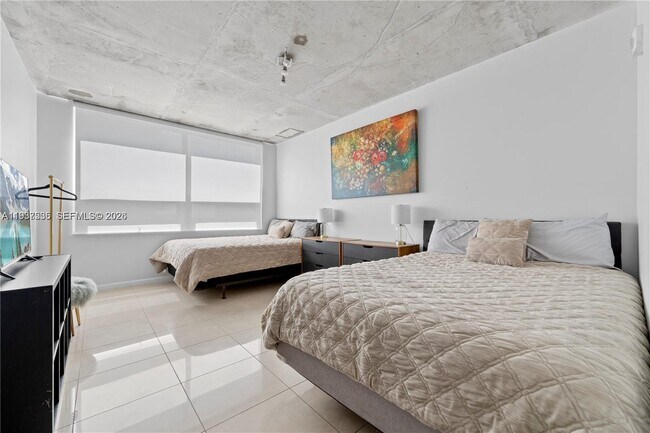 Building Photo - 3250 NE 1st Ave