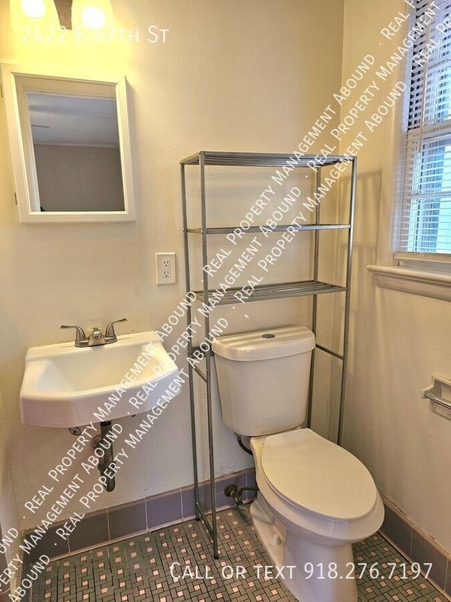 Building Photo - 2422 E 57th St