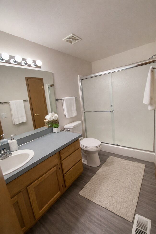 Building Photo - Peach111 (CWP)