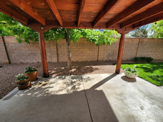Building Photo - 1304 Villa Campo NE