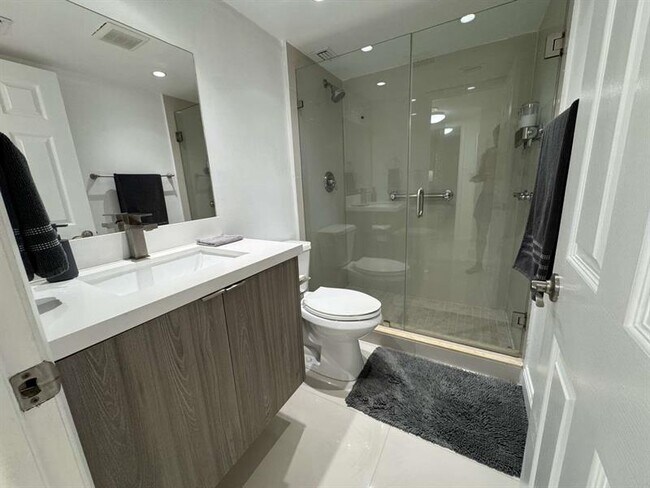 Building Photo - 1915 Brickell Ave