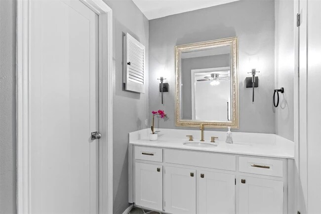 Building Photo - 15920 Archwood Ln