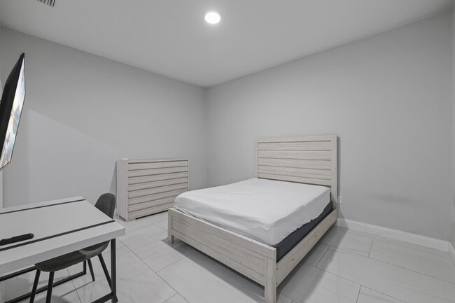 Building Photo - 2915 65th St W