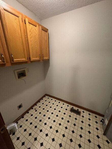 Building Photo - 19 Running Fox Dr