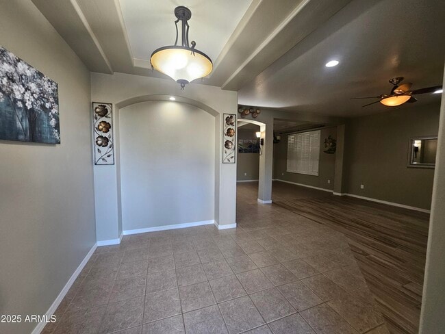Building Photo - 3216 S Cottonwood Dr