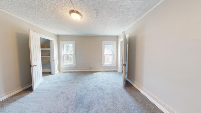 Building Photo - Huge 4 Bedroom Single Family House - almost 1500 SQ FT!