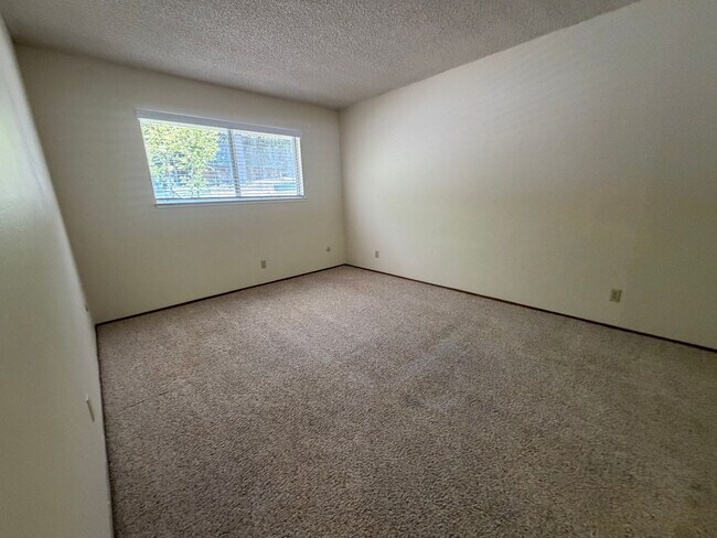 Building Photo - 7739 Southcliff Dr