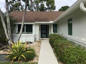 Building Photo - 1812 Edgewater Dr