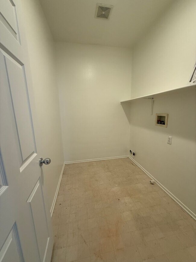 Building Photo - 1147 Azalea Way