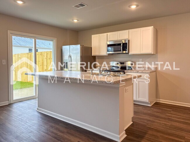 Building Photo - Escape to Lakeside Living in Lincoln! NEW ...