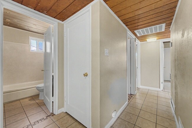 Building Photo - 1423 Wendell Way